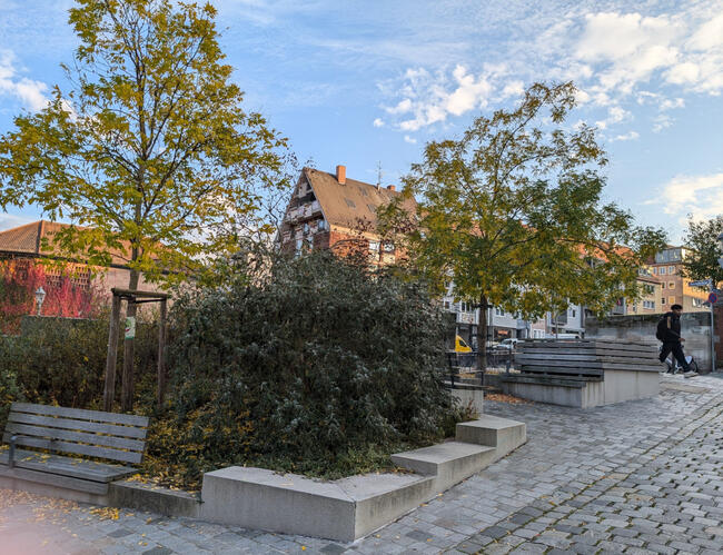 Die Fotografie zeigt den Pocketpark in der Nonnengasse in der Nürnberger Altstadt.